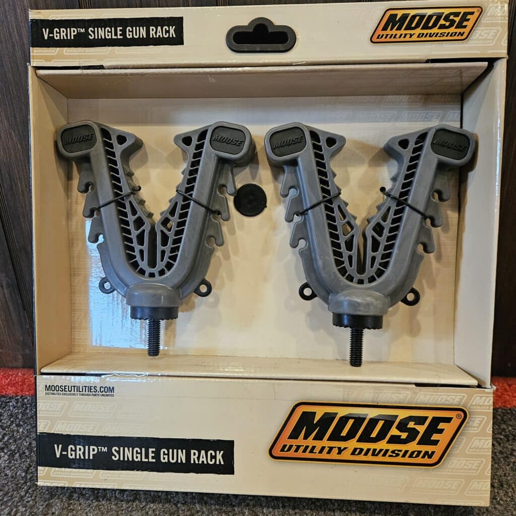 Moose V-Grip Single geværholder monteret på styret af en ATV
